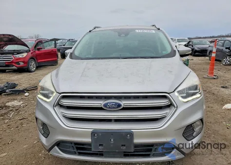 2018 Ford Escape Titanium z USA, uszkodzony, nr VIN 1FMCU0J99JUA32627